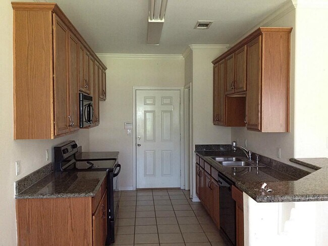 Building Photo - 16020 Fountainview Dr