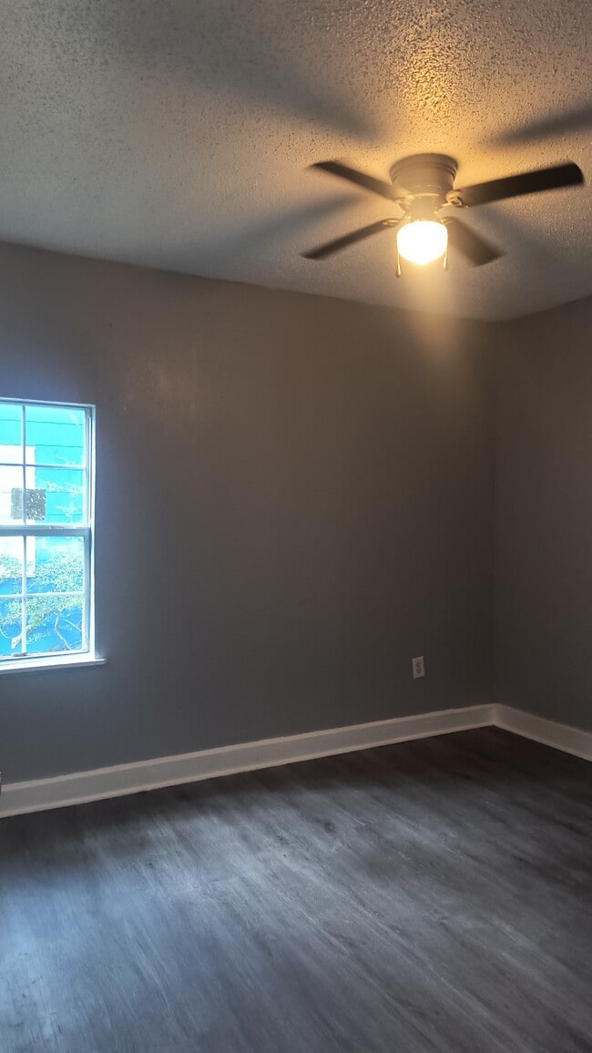 Building Photo - 3007 S Poplar St