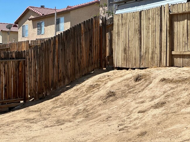 Building Photo - 12780 Avanti Way