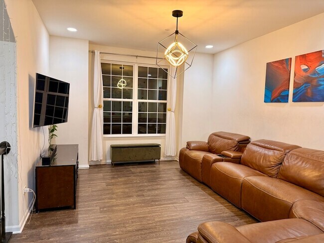 Building Photo - 2995 Madison Dr