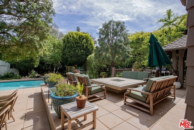 Building Photo - 226 Palisades Ave