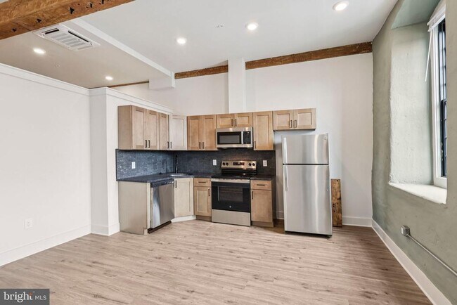 Building Photo - 201 Leverington Ave