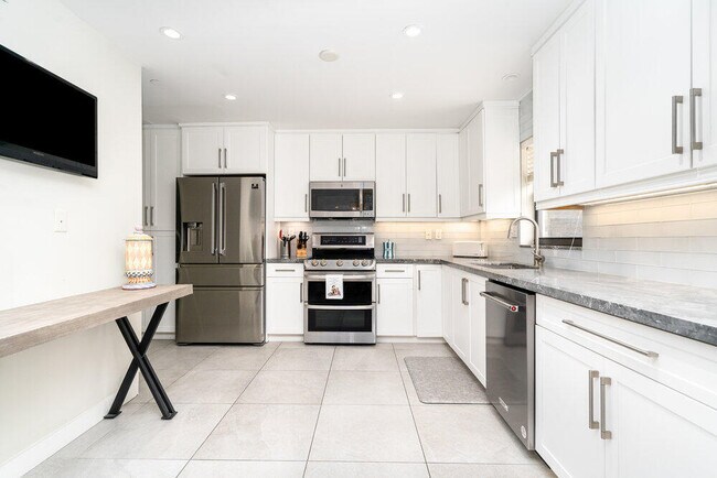 Building Photo - 2679 S Ocean Blvd