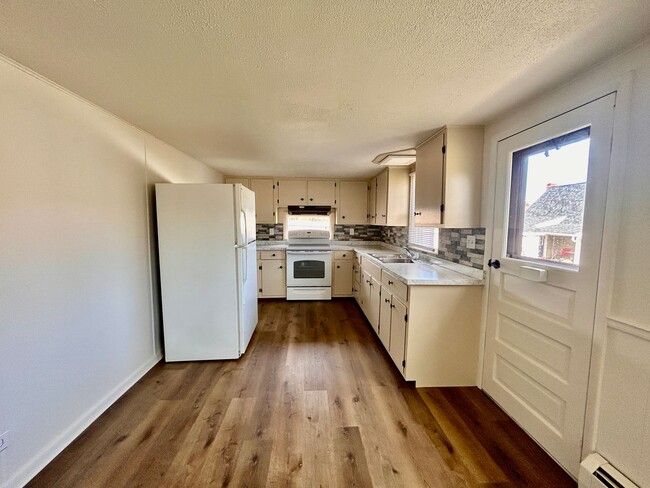 Building Photo - 3 Bedroom Ephrata Home with Garage!