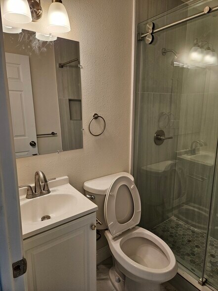 Building Photo - 2316 Elmgrove St