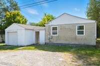 Building Photo - NEW LISTING! 2 BEDROOM HOME