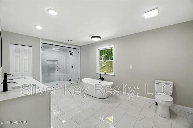 Building Photo - 1113 Springfield Dr