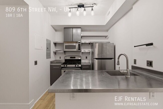 Building Photo - 809 6th St NW