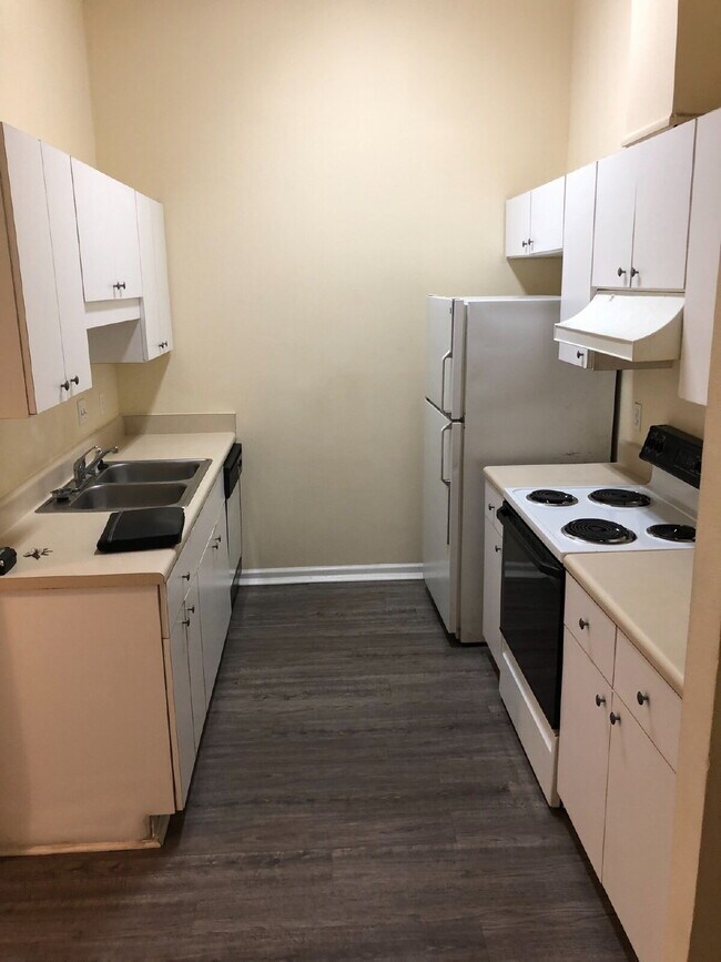 Building Photo - Upgraded 2 bed/ 2 bath