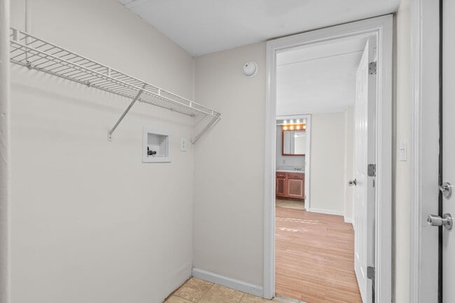 Building Photo - 119 Starwood Cir