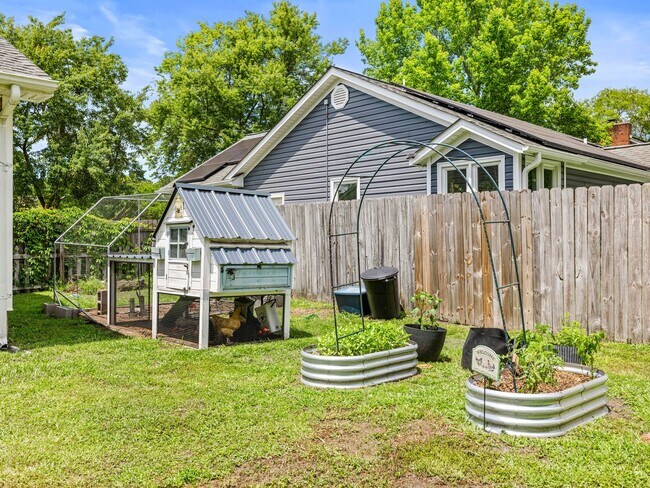 Building Photo - Raintree Subdivision