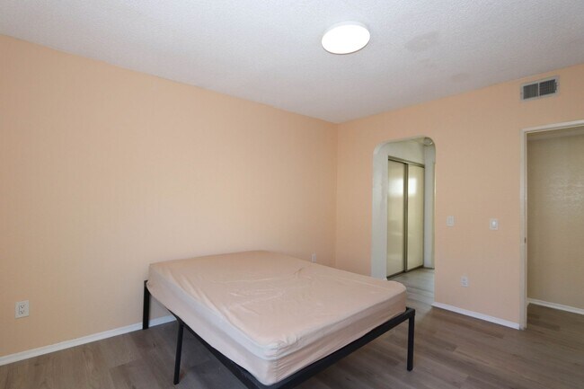 Building Photo - **24210 Sylvan Glen Rd #F Diamond Bar** 2 bedroom 2 bath Townhouse !!