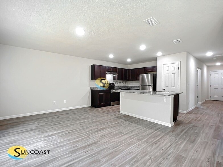 Building Photo - 32 Rosepetal Ln