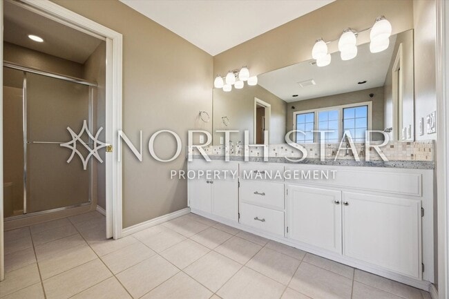 Building Photo - 2055 Ridge Pointe Dr