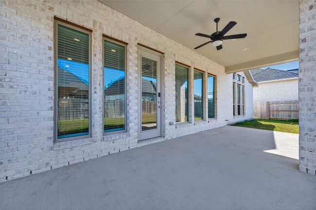 Building Photo - 15330 Legacy Pk Wy