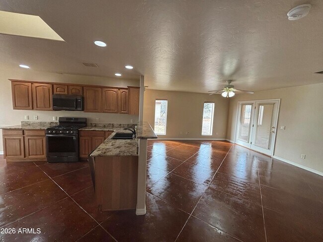 Building Photo - 5342 S San Pedro Ave