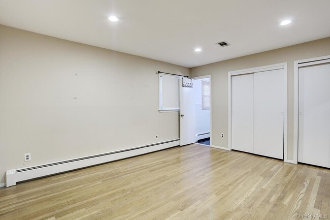 Building Photo - 12 Van Gogh Ln