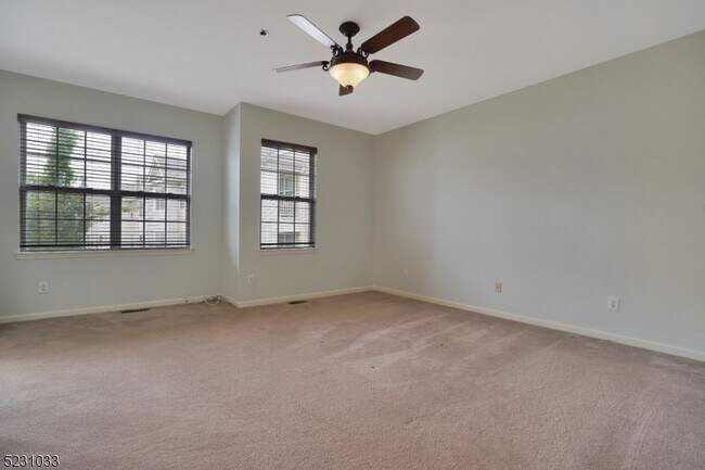 Building Photo - 13 Taft Ln