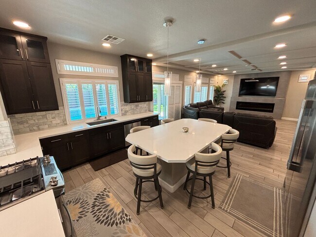 Building Photo - Contemporary 4Bed/3Bath/3 Car/+ Loft -residence located in the Silverado Ranch area
