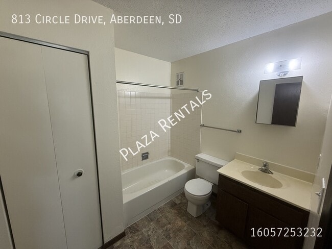 Building Photo - 1108 N 3rd St