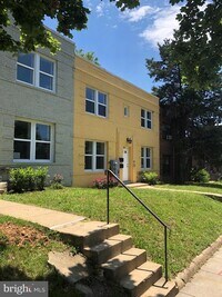 Building Photo - 849 19th St NE