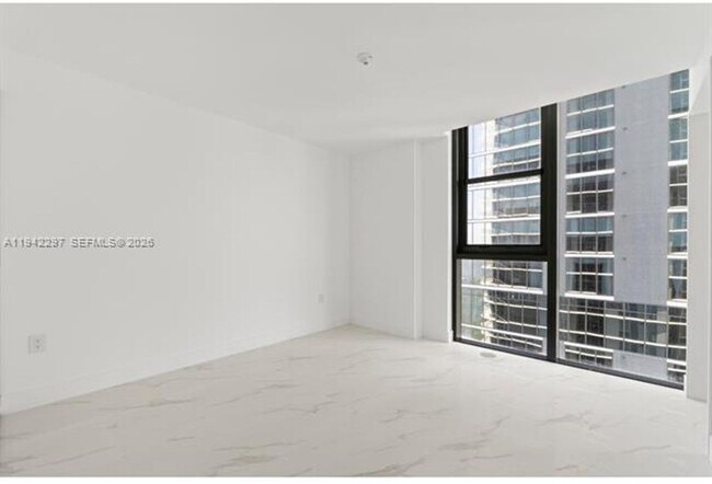 Building Photo - 700 NE 24th St