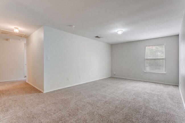 Building Photo - 3410 Sherwin Dr