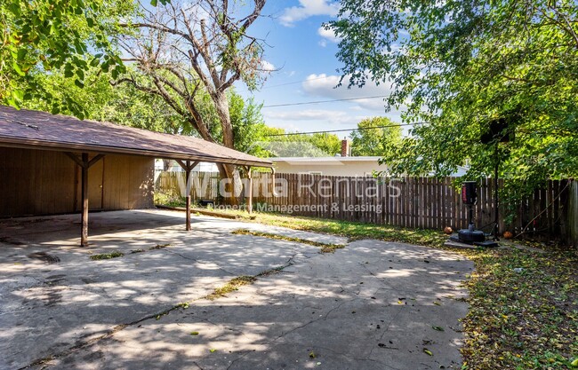 Building Photo - 2 bedroom 2 bath duplex