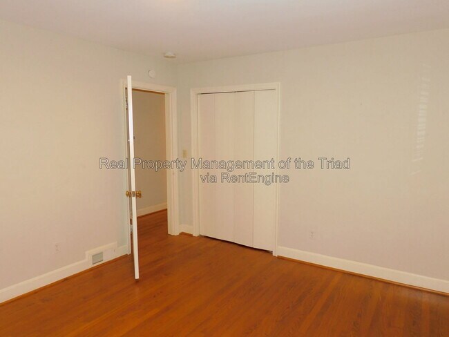 Building Photo - 715 S Hawthorne Rd