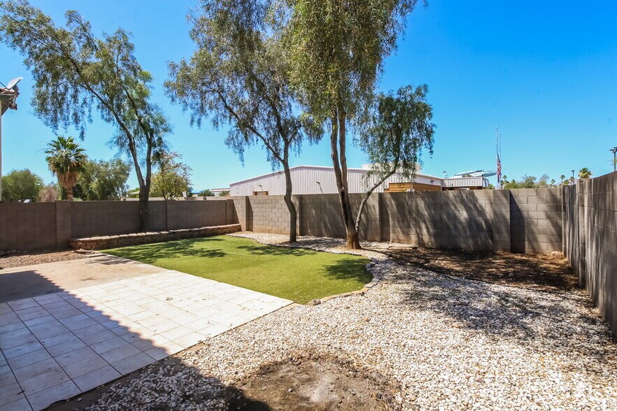Building Photo - 11552 E Flower Cir