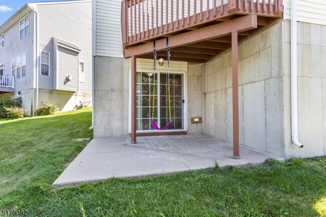 Building Photo - 135 Winding Hill Dr