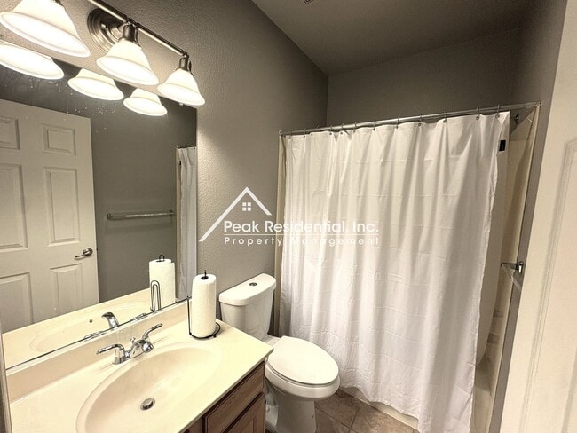 Building Photo - 3301 N Park Dr