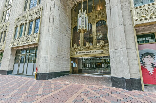 Building Photo - 705 Main St