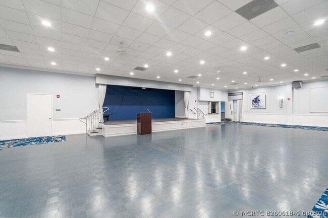Building Photo - 7290 Kinghurst Dr