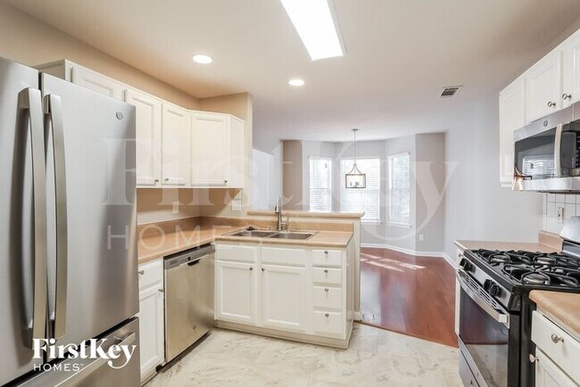 Building Photo - 1529 Edgemoor Ln