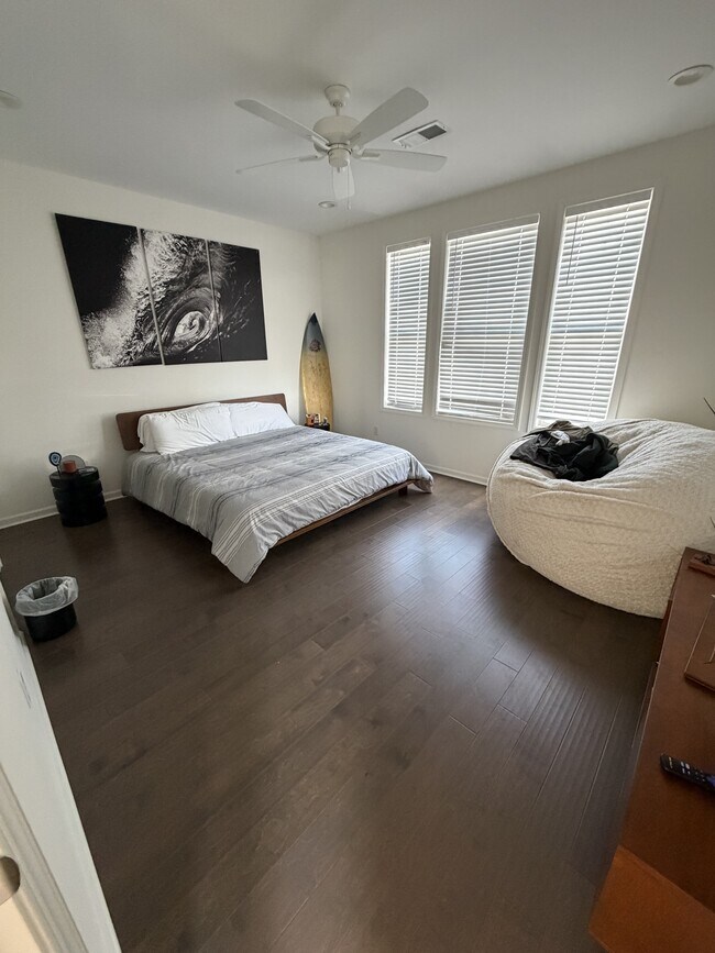 Building Photo - 215 Honeysuckle Wy