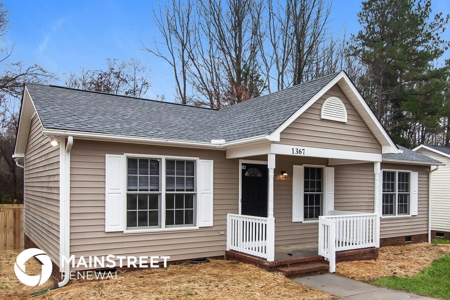 Building Photo - 1367 Hidden Valley Dr