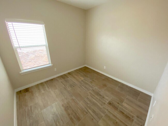 Building Photo - 800 TS Daniel Cadena Dr