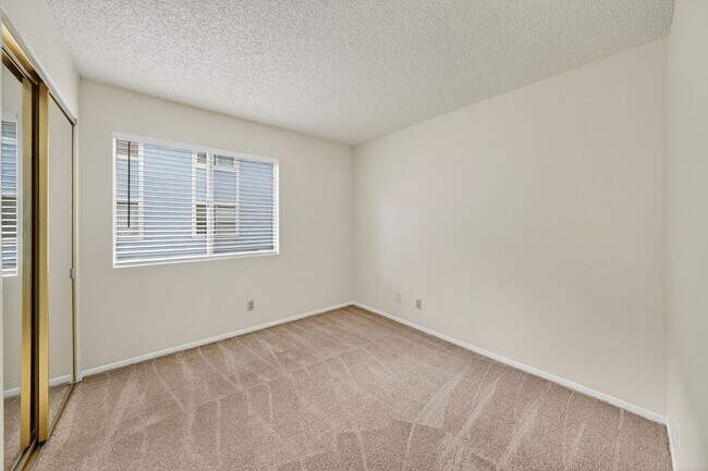 Building Photo - ADORABLE 3+2 CORNER UNIT & 2-CAR GARAGE!