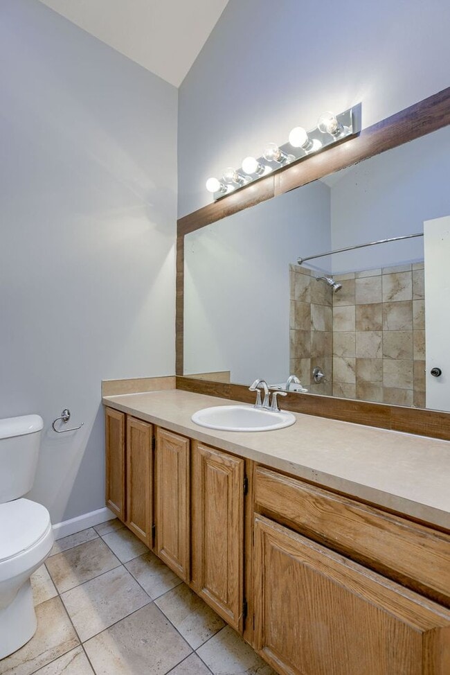 Building Photo - Light-Filled 4-Bedroom in Millard!!