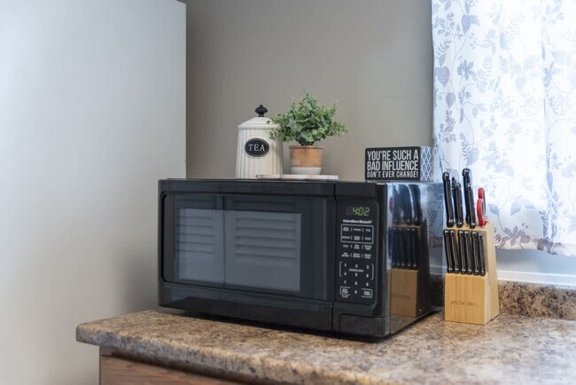 Building Photo - 3175 Rocky River Dr