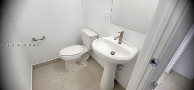 Building Photo - 110 NW 11th Ct