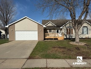 Building Photo - 911 S Colleen Ln