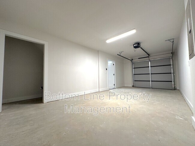 Building Photo - 1358 Briar Creek Rd
