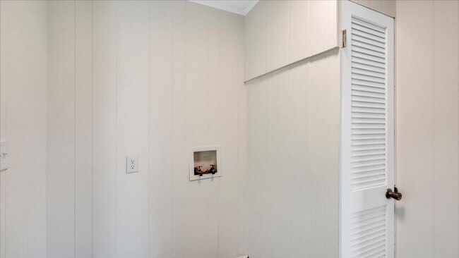 Building Photo - Newly remodeled 3 bedroom / 2 bath