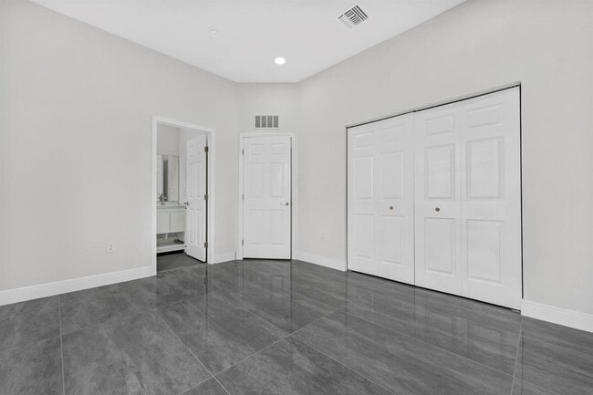 Building Photo - 5250 SW 18th St