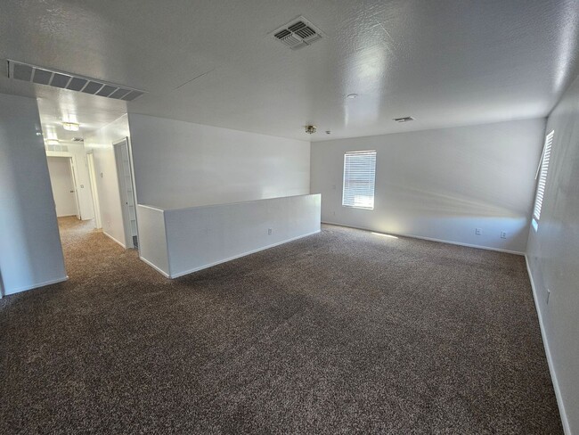 Building Photo - 5 bedroom, 5 walk in closets! + loft/game ...