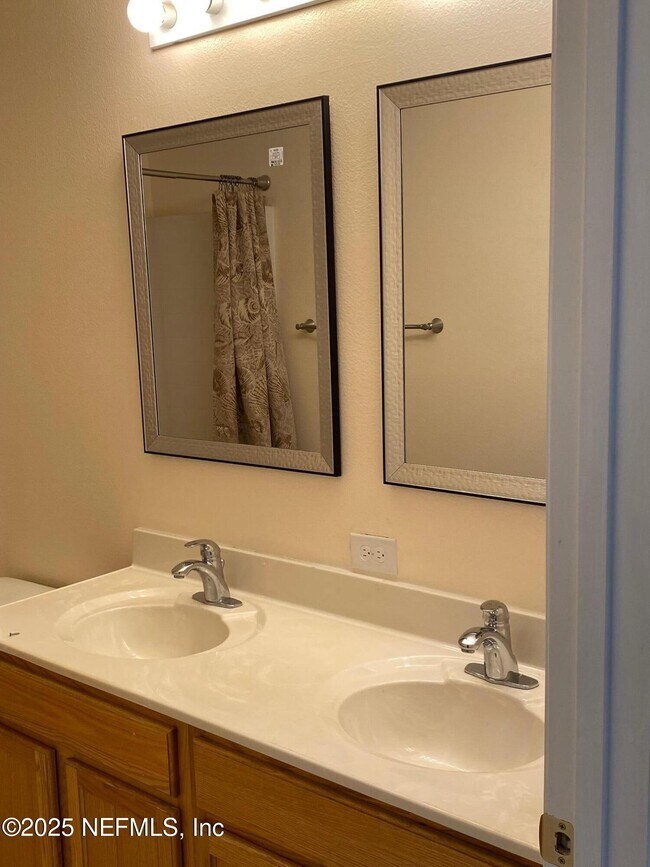 Building Photo - 7086 Shady Pine Ct