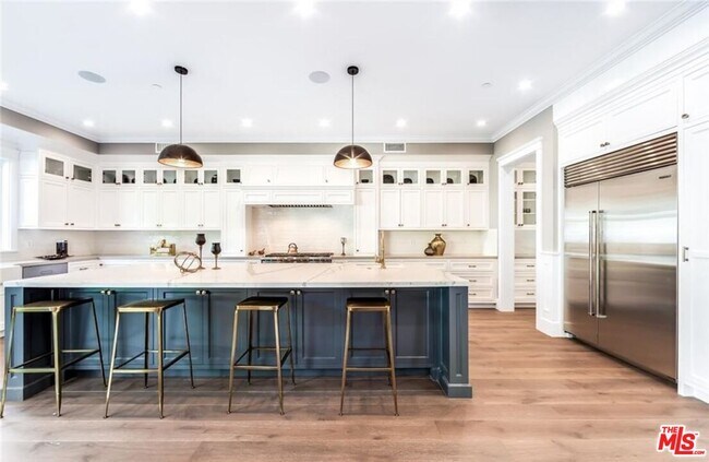 Building Photo - 4710 Noeline Ave