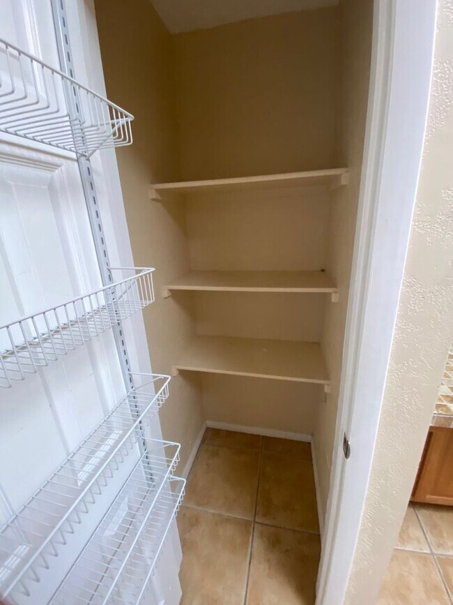 Building Photo - Beautiful 3 bedroom